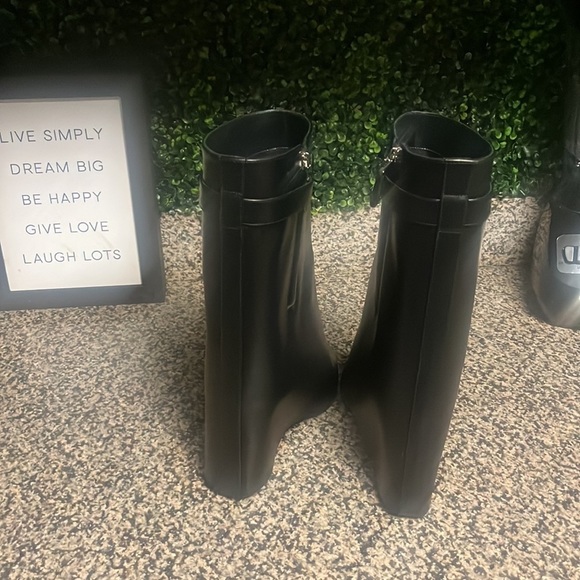 LADIES GIVENCHY SHARK ANKLE BOOTS - Picture 4 of 7